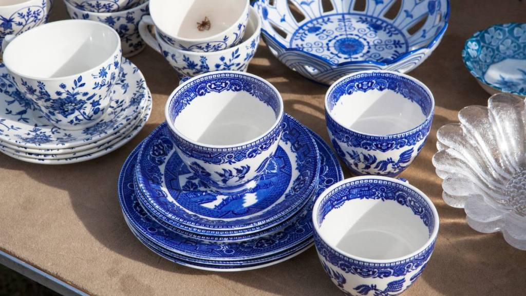 Uses for coffee filters: Chinese porcelain in the bazaar