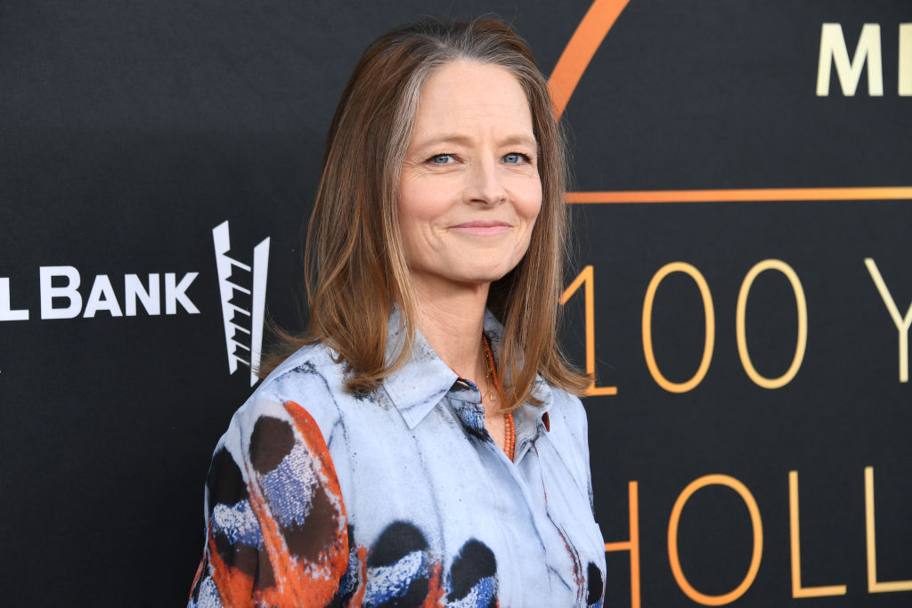 Jodie Foster with hooded eyes, how to apply false eyelashes