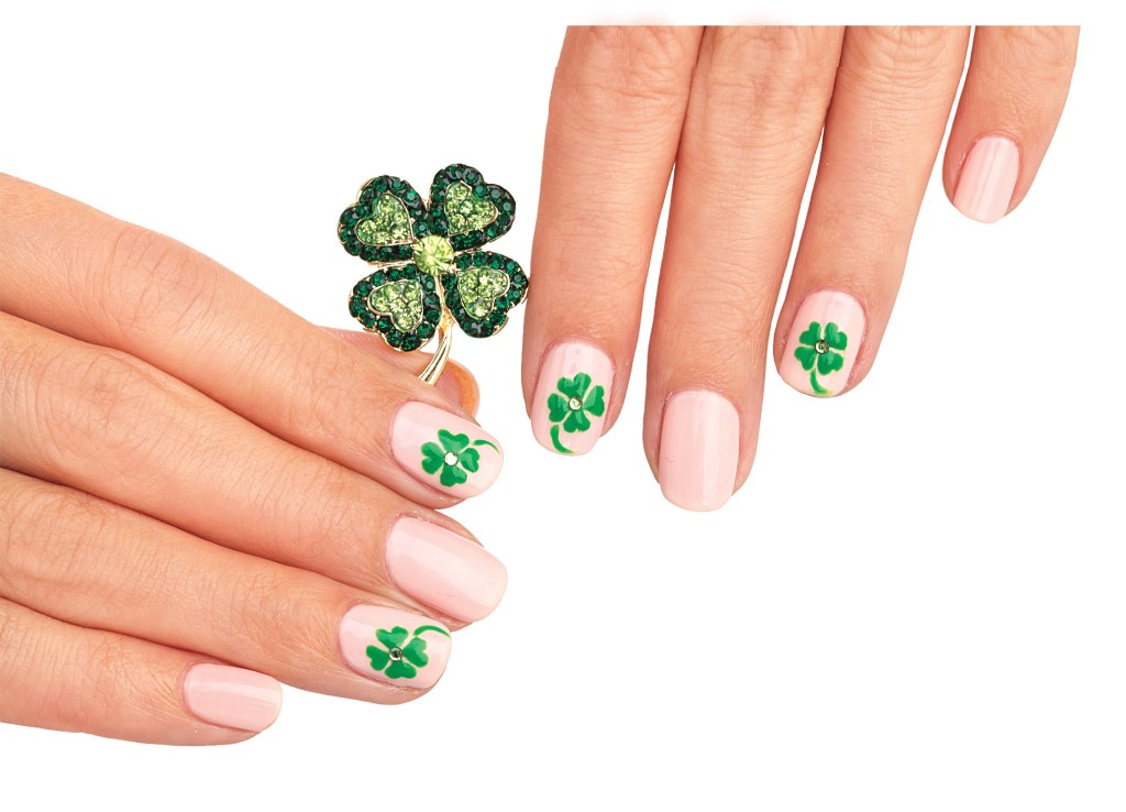 St. Patty's Day 4 leaf clover nails