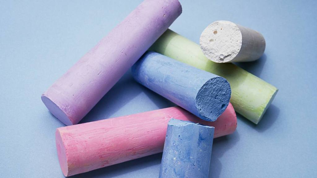 DIY ant killer: Pastel sticks of chalk