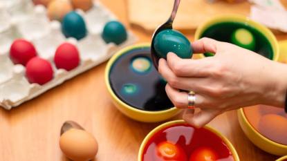 How to remove egg dye from hands: Easter Egg dying process, bowls with colored paint with eggs for painting
