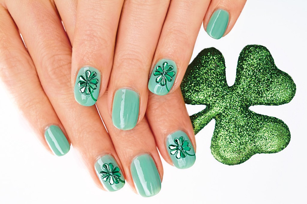 mint green St. Patty's Day nails