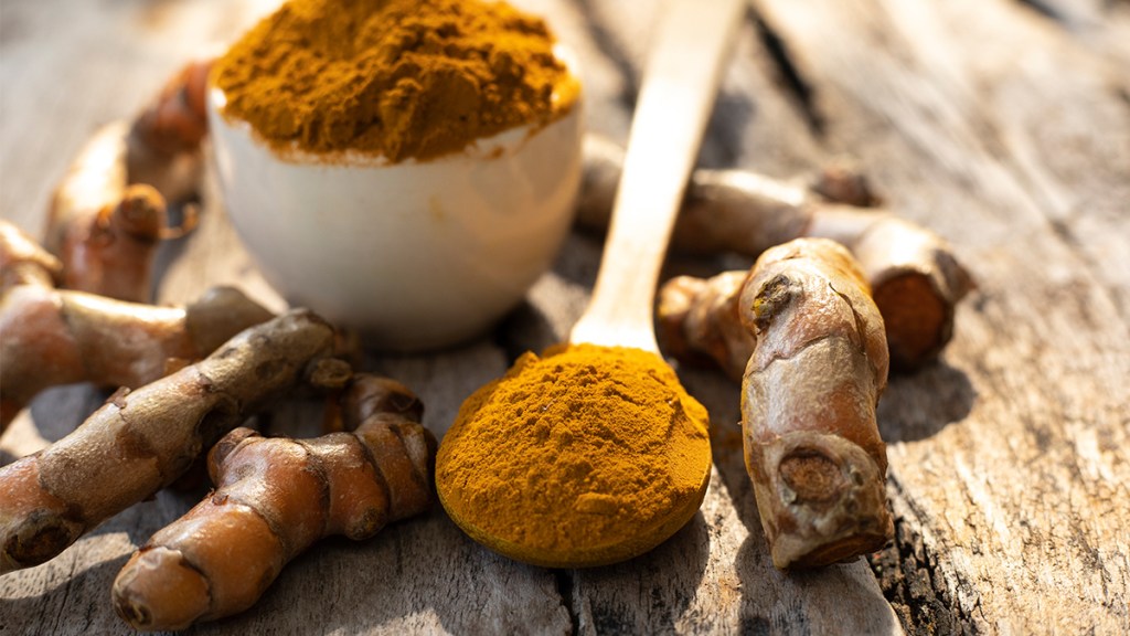 ground ginger; can turmeric help you lose weight