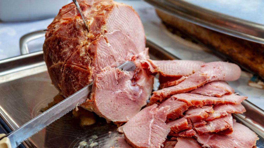 slicing baked ham