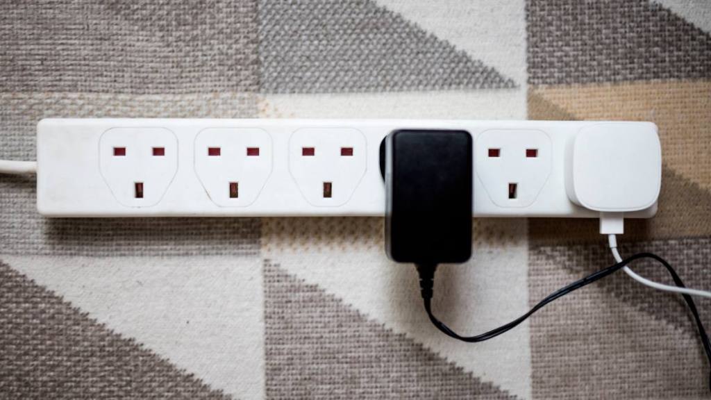 Does unplugging appliances save electricity: Extension lead