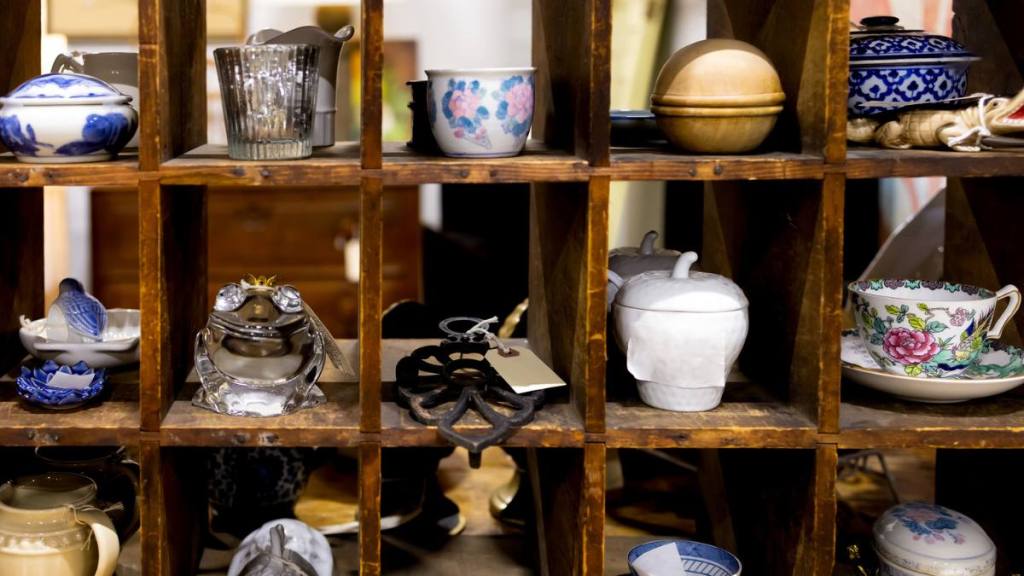 Antique pottery and what to avoid at a thrift store