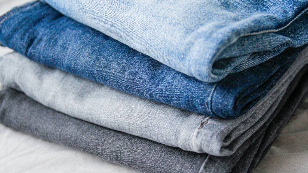 How to wash jeans: Folded jeans