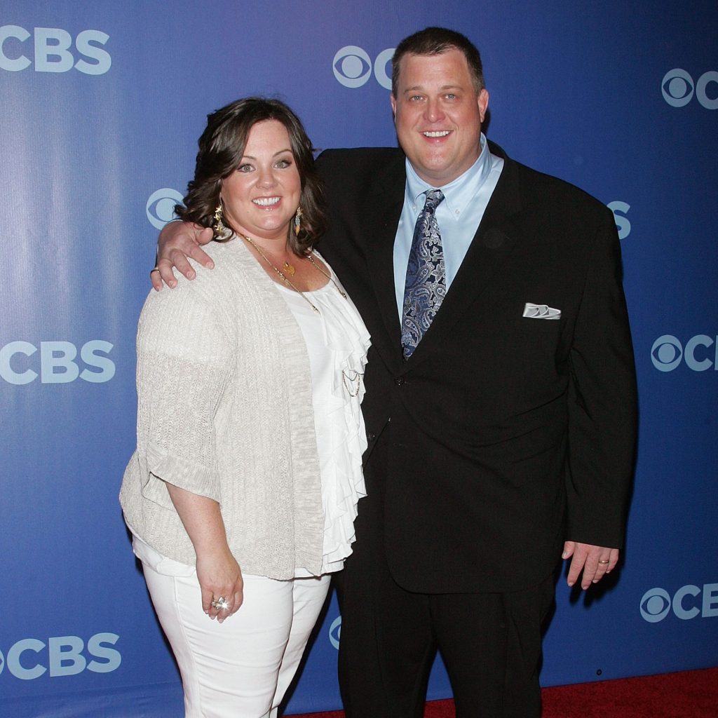 Melissa McCarthy and Billy Gardell, 2010