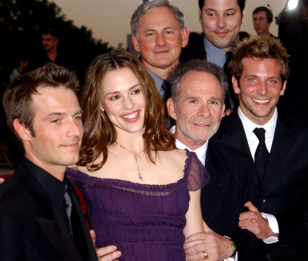Michael Vartan, Jennifer Garner, Ron Rifkin,  Bradley Cooper, Victor Garber and Greg Grunberg, 2002