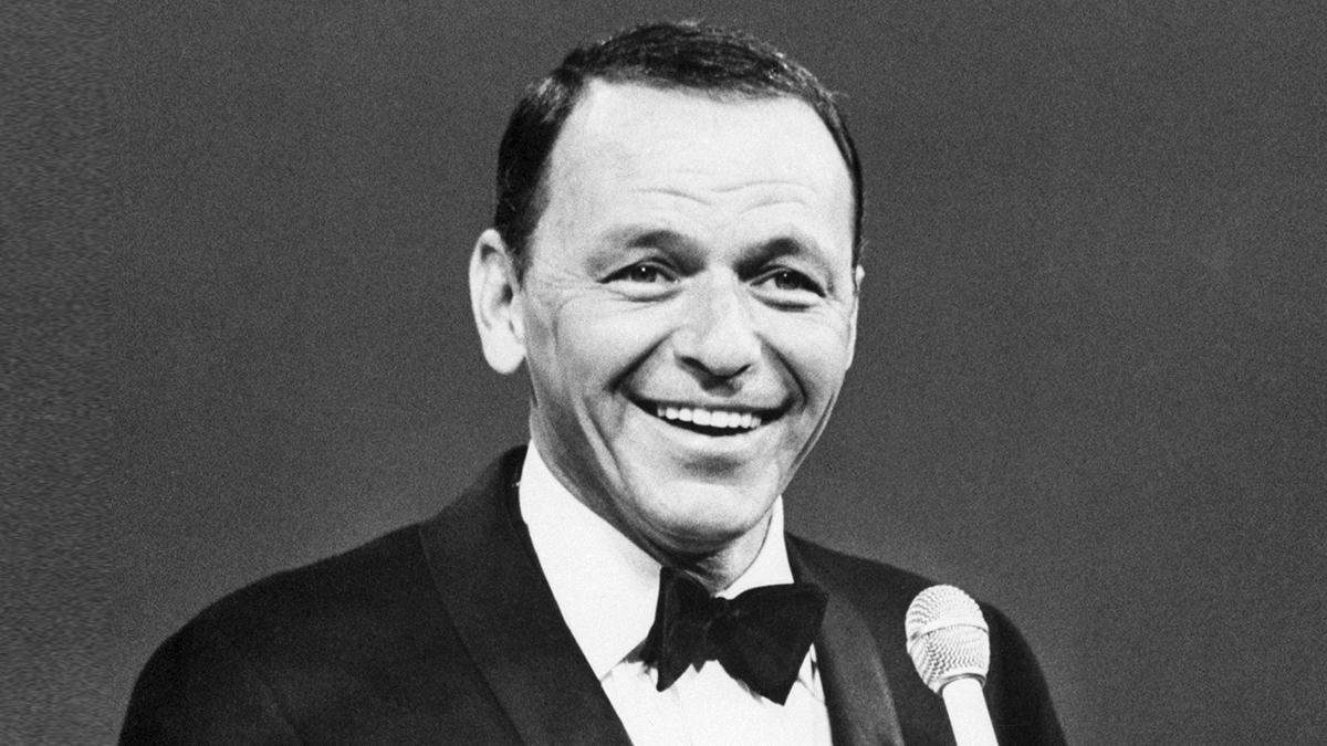 Frank Sinatra~ strangers in the nighti love this song<3