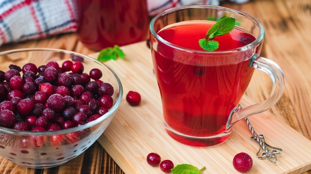 Cranberry juice, a remedy to block female bladder problems