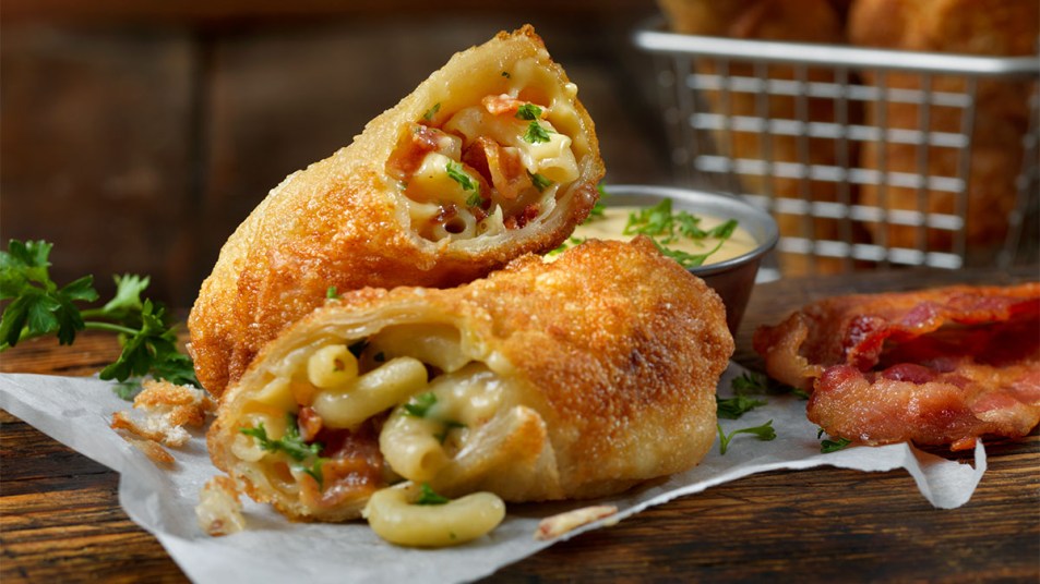 egg roll wrappers filled with macaroni and cheese and bacon