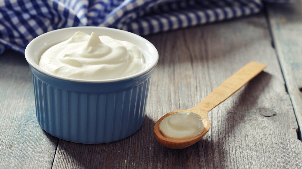 Homemade Greek yogurt that doesn't have emulsifiers