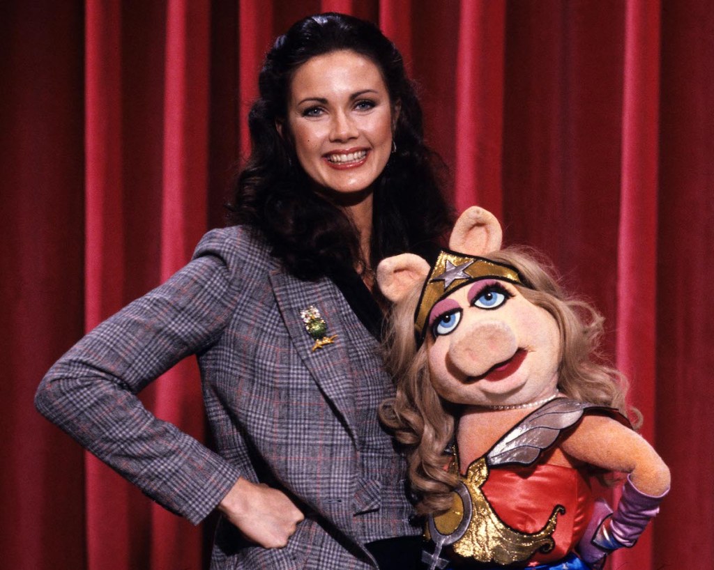 Lynda Carter with Miss Piggy on The Muppet Show in 1980