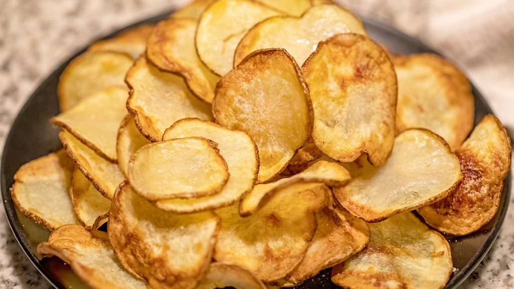 A plate of homemade kettle chips, which are a healthy snack to enjoy