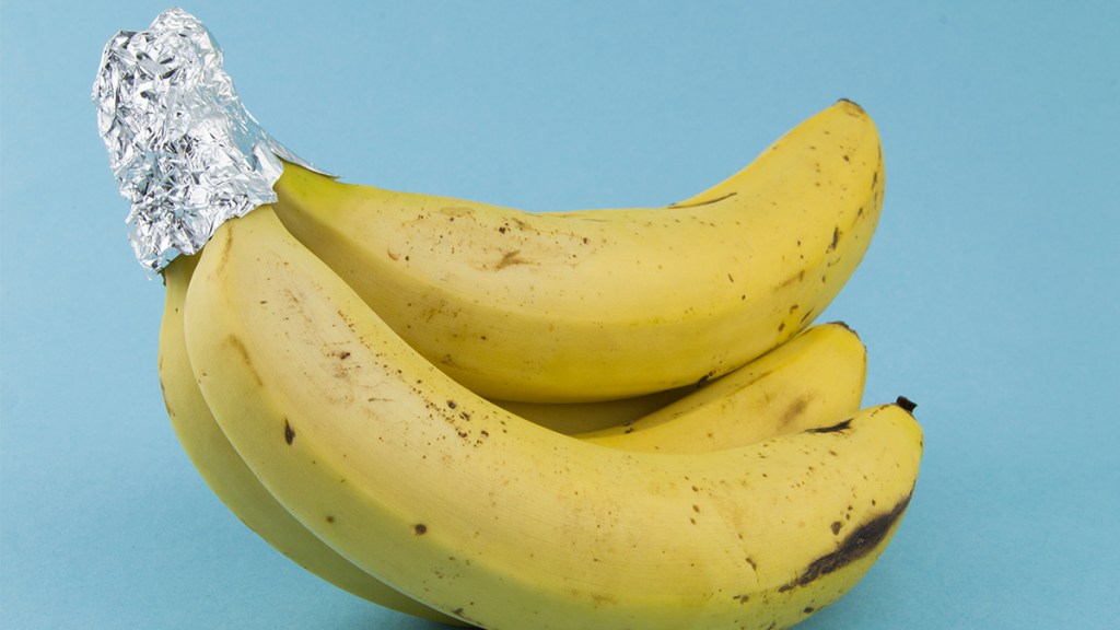 uses for aluminum foil: keep bananas fresh