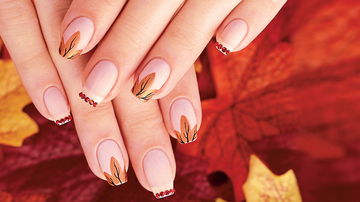40 Beautiful Nail Design Ideas To Wear In Fall : Matte green and blush