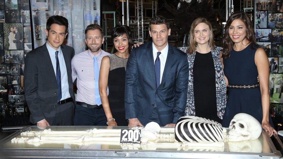 Bones cast, 2014
