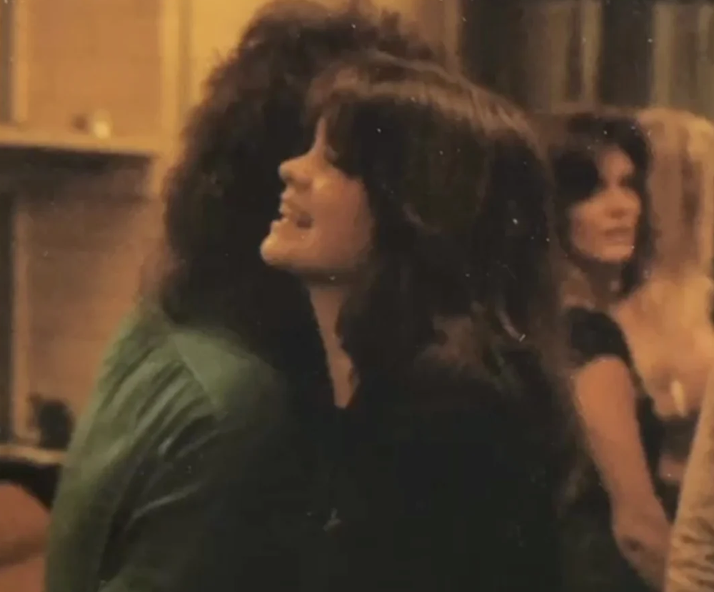 Eddie Van Halen and Valerie Bertinelli embrace in 1980