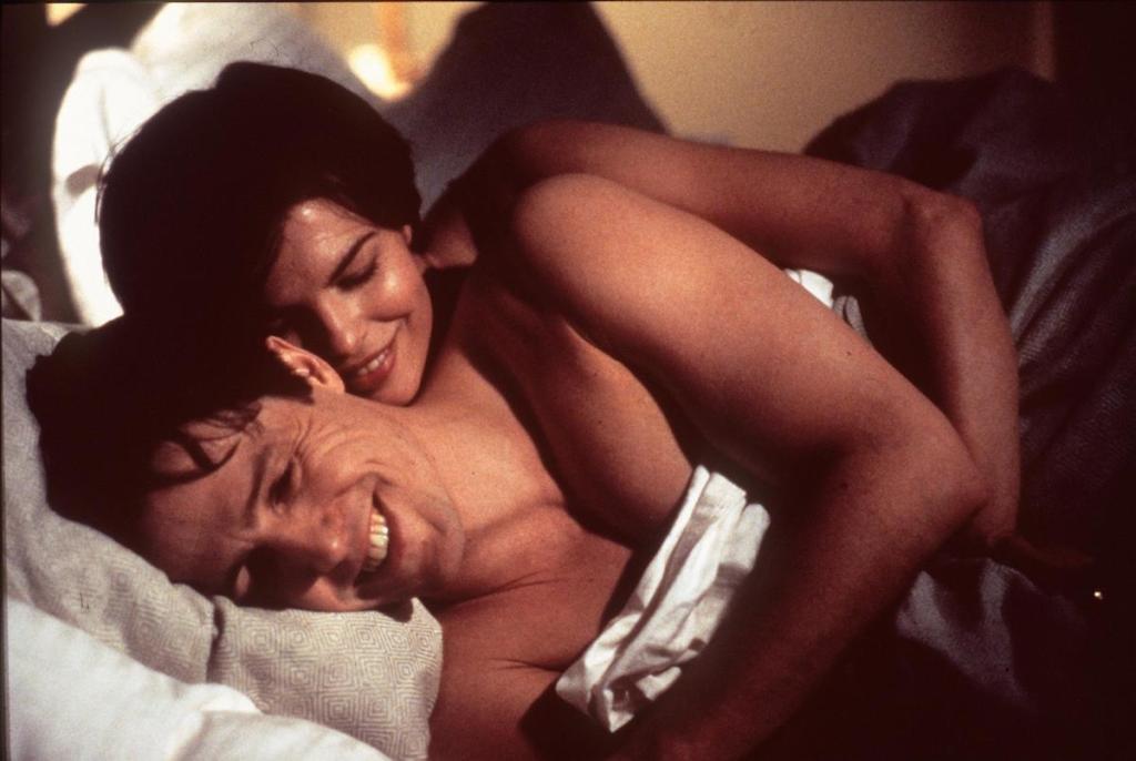 10/99 Hugh Grant and Jeanne Tripplehorn stars in the movie "Mickey Blue Eyes."