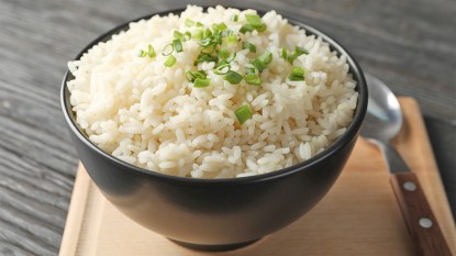 A serving of Instant Pot white rice topped with scallions