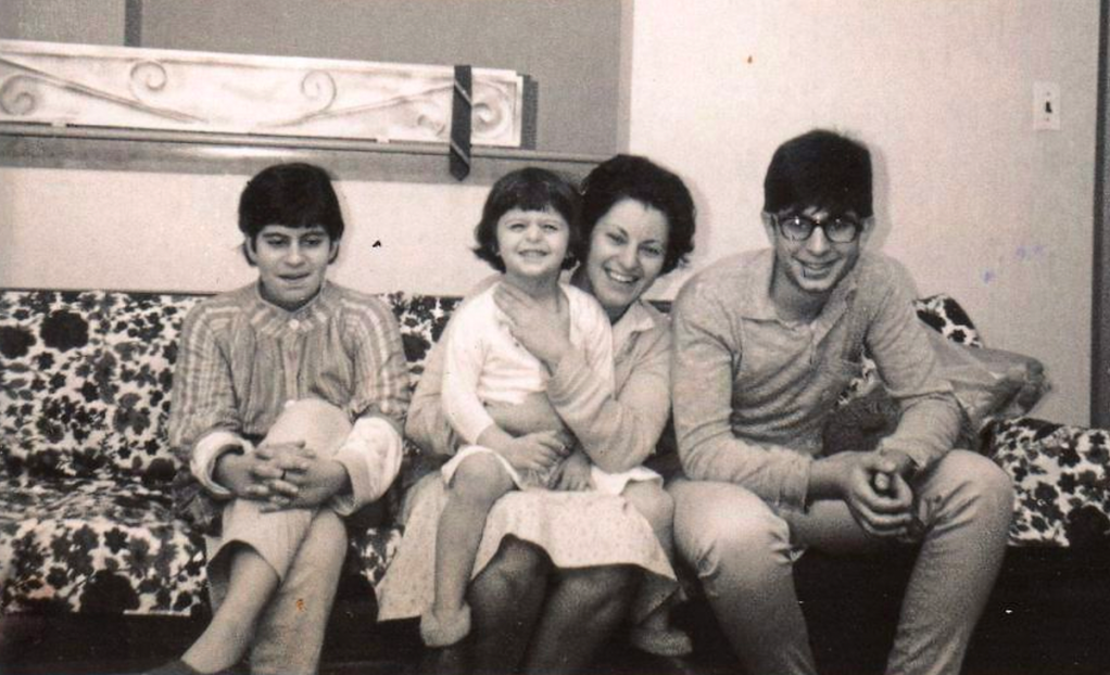 Charlene sitting on her mom Arleen's lap, with sister Sharon (left) and brother David (right) in 1970