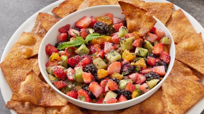 A bowl of fruit salsa with cinnamon chips